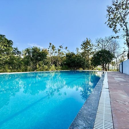 The White Oak Corbett Spa & Resort 兰纳加 外观 照片