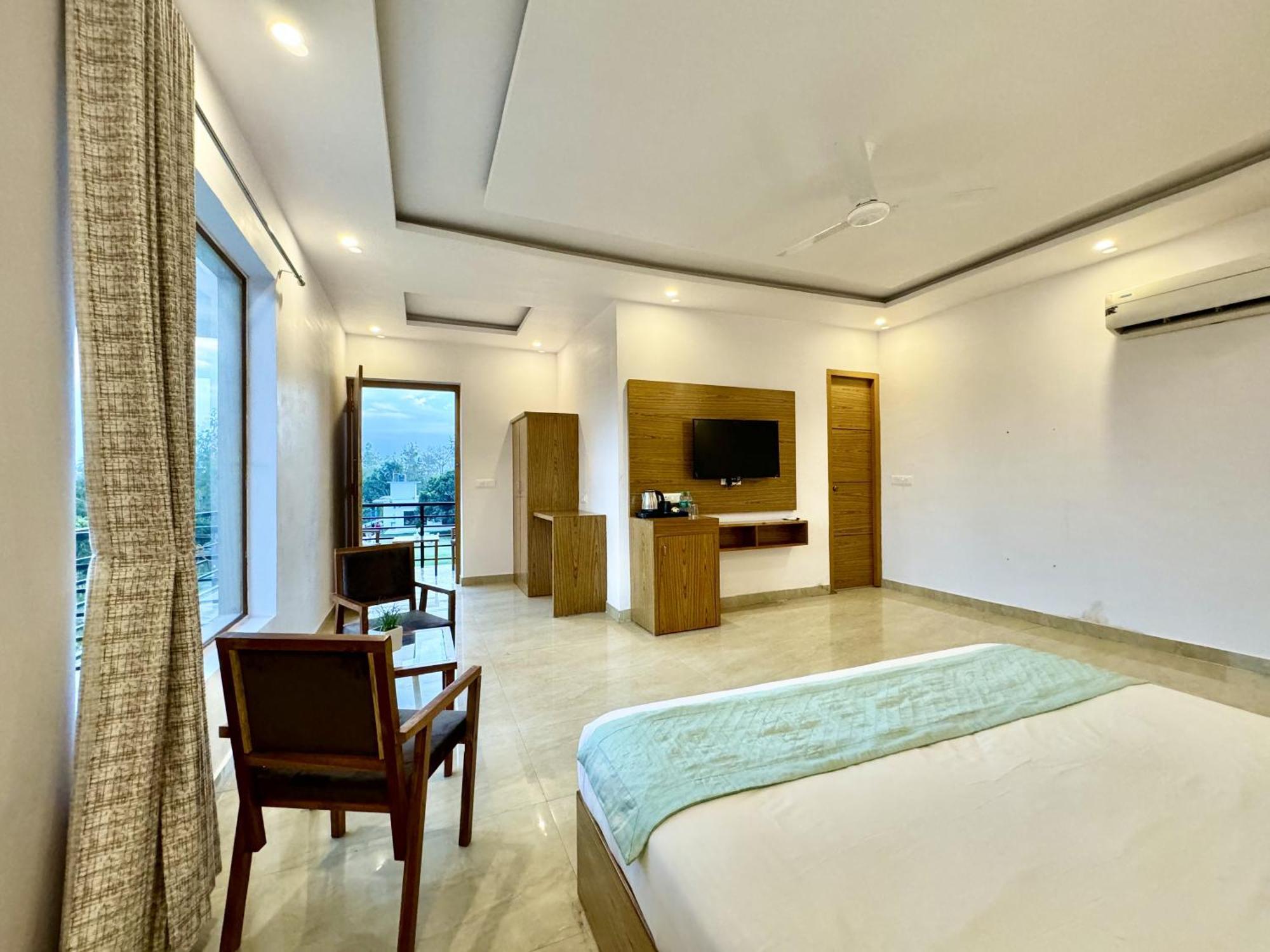 The White Oak Corbett Spa & Resort 兰纳加 外观 照片