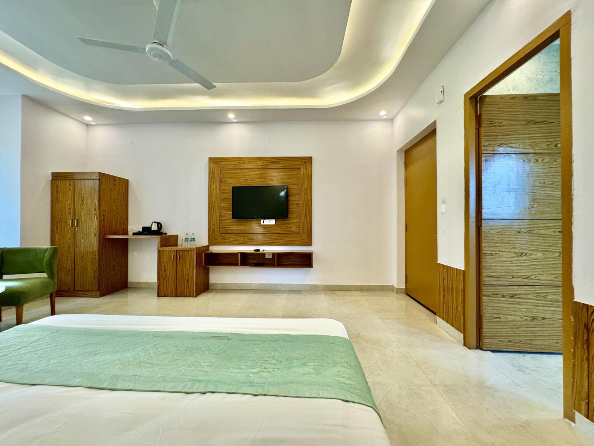 The White Oak Corbett Spa & Resort 兰纳加 外观 照片