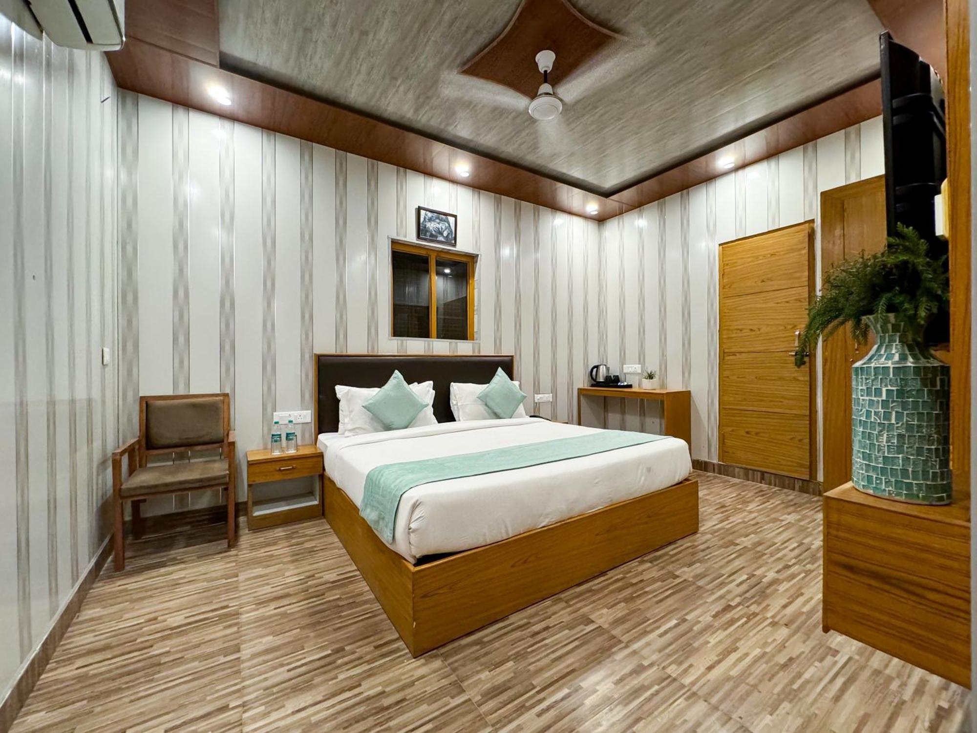 The White Oak Corbett Spa & Resort 兰纳加 外观 照片