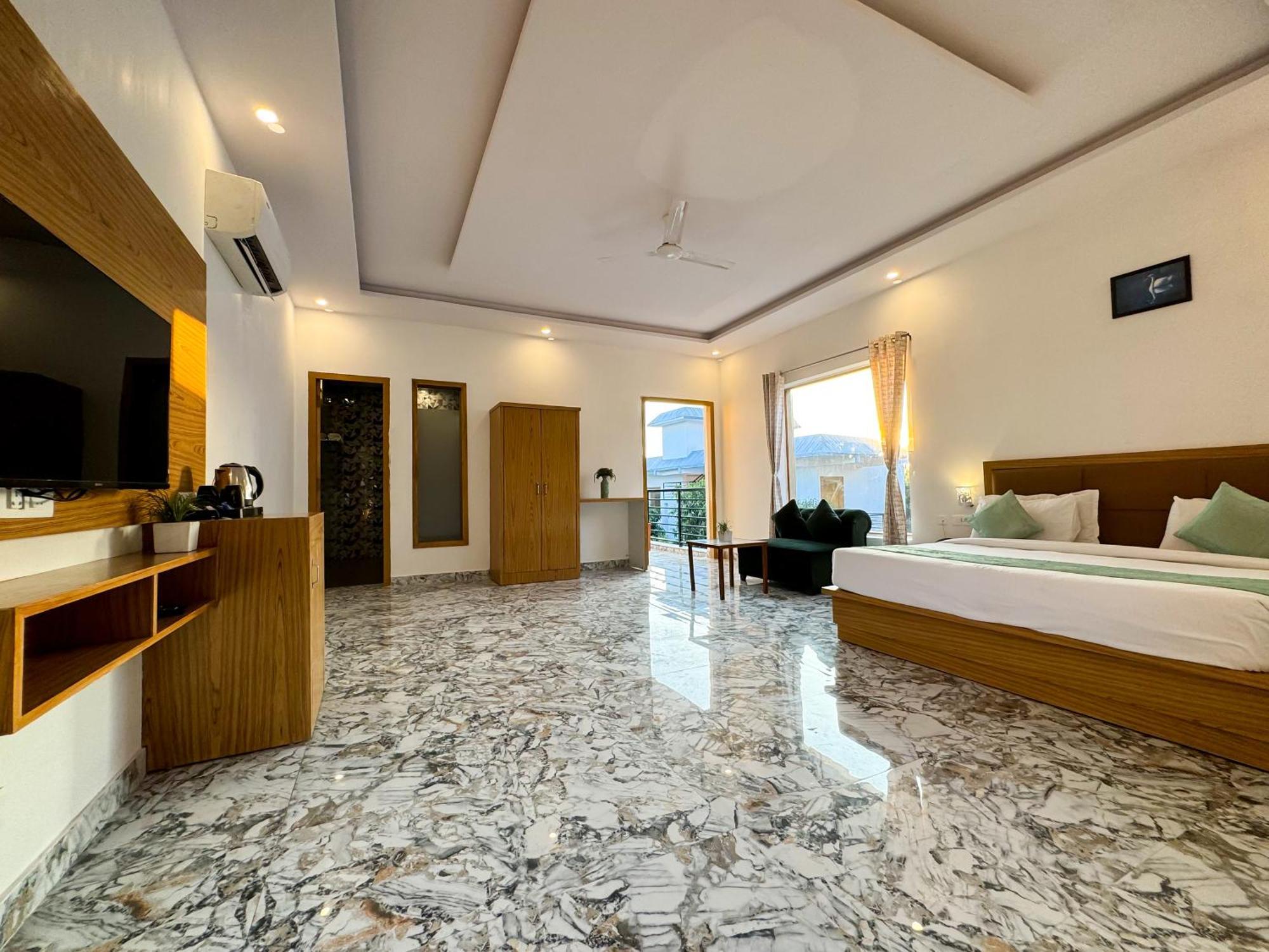 The White Oak Corbett Spa & Resort 兰纳加 外观 照片