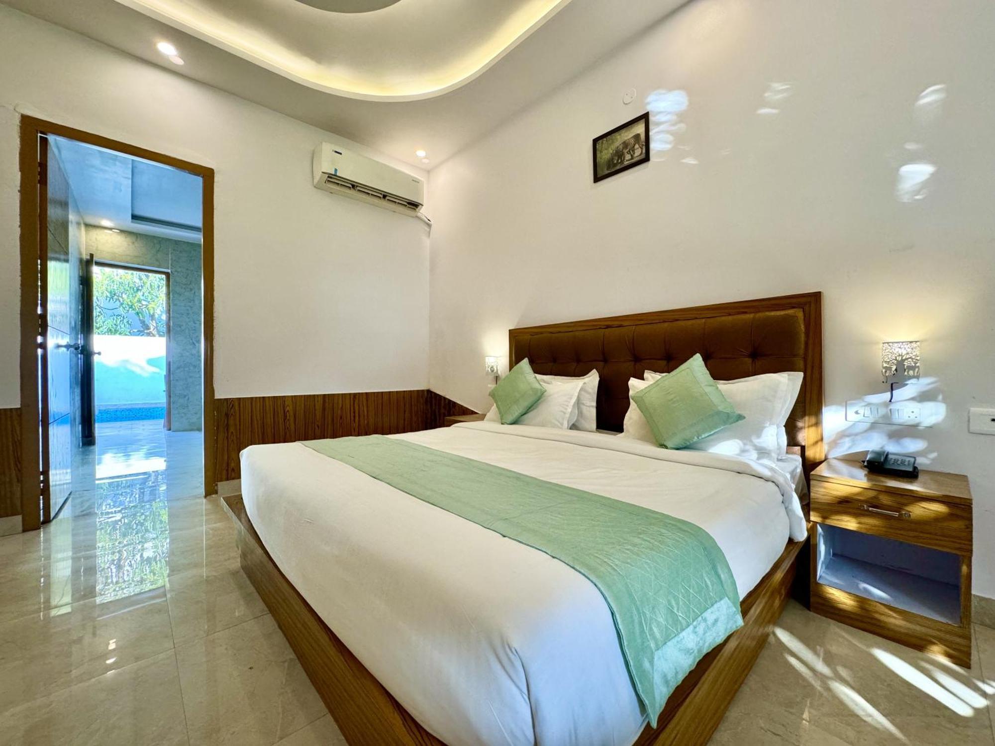The White Oak Corbett Spa & Resort 兰纳加 外观 照片
