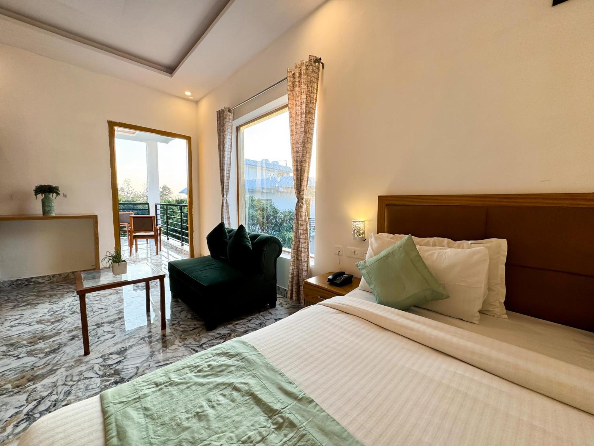 The White Oak Corbett Spa & Resort 兰纳加 外观 照片