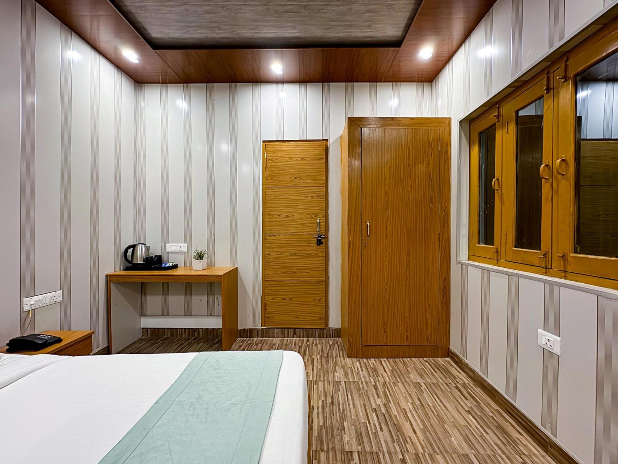 The White Oak Corbett Spa & Resort 兰纳加 外观 照片