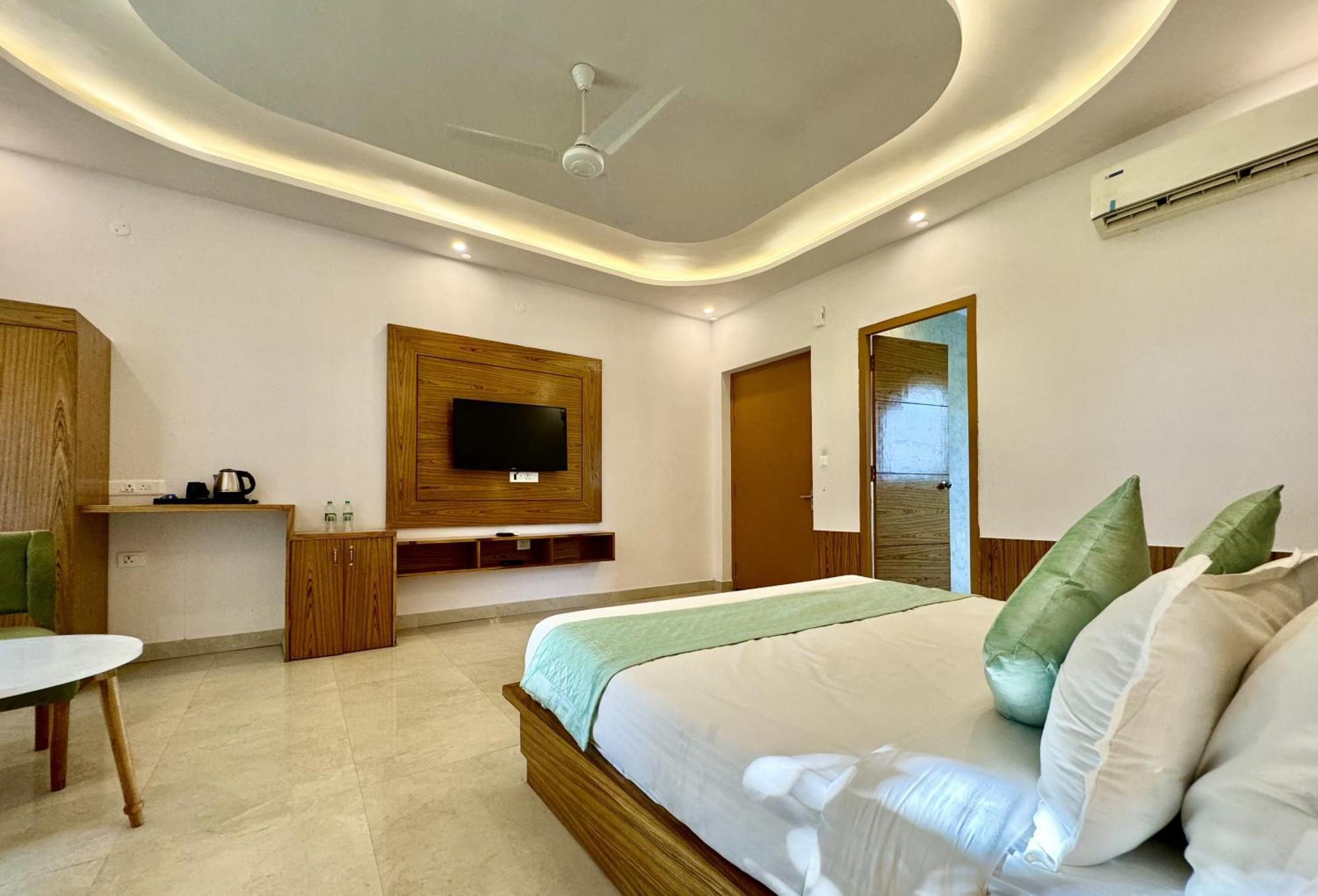 The White Oak Corbett Spa & Resort 兰纳加 外观 照片