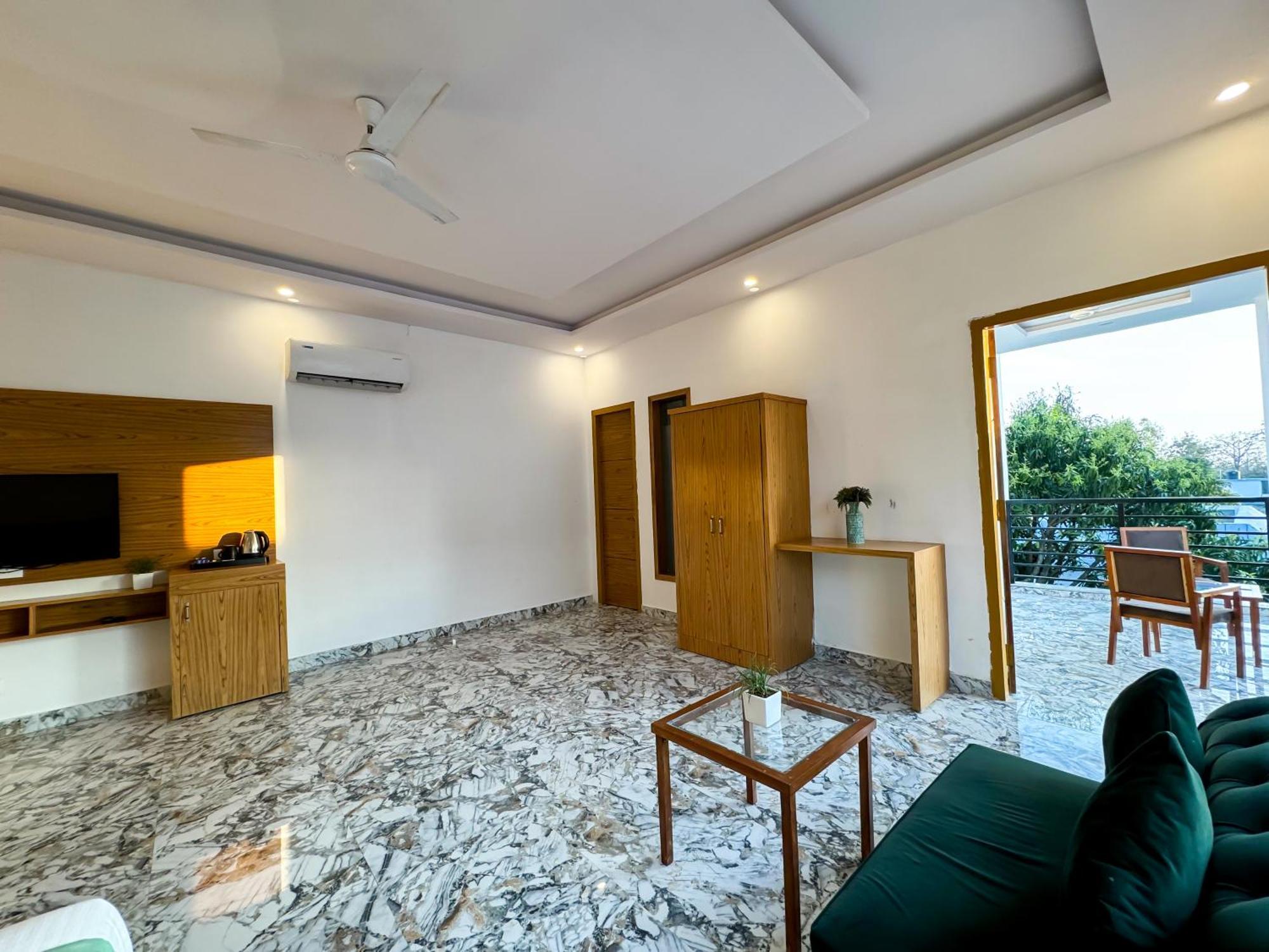 The White Oak Corbett Spa & Resort 兰纳加 外观 照片