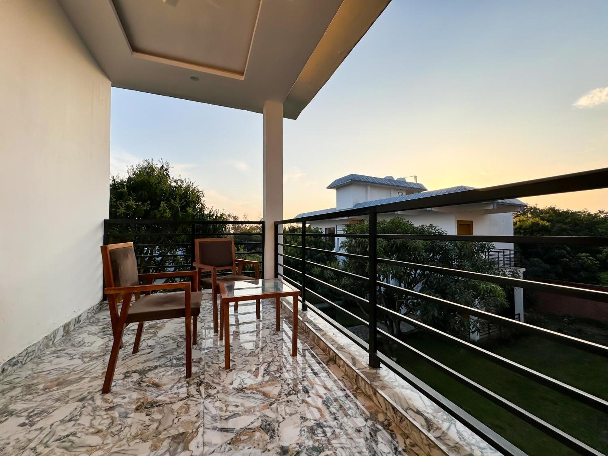 The White Oak Corbett Spa & Resort 兰纳加 外观 照片