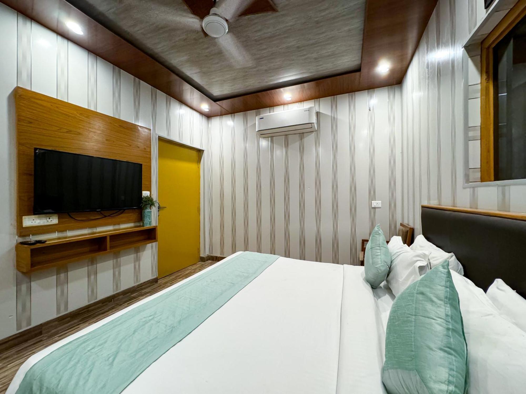 The White Oak Corbett Spa & Resort 兰纳加 外观 照片