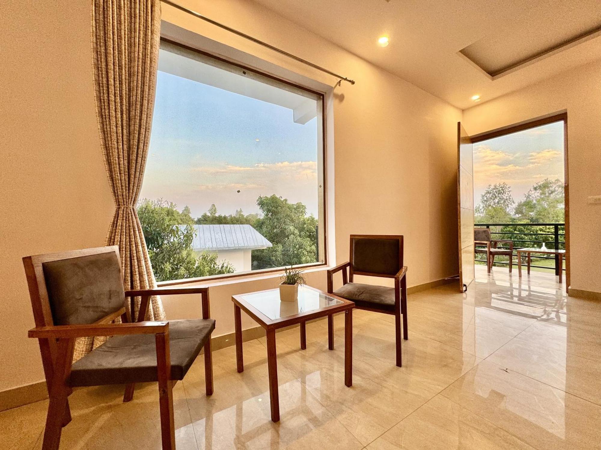 The White Oak Corbett Spa & Resort 兰纳加 外观 照片