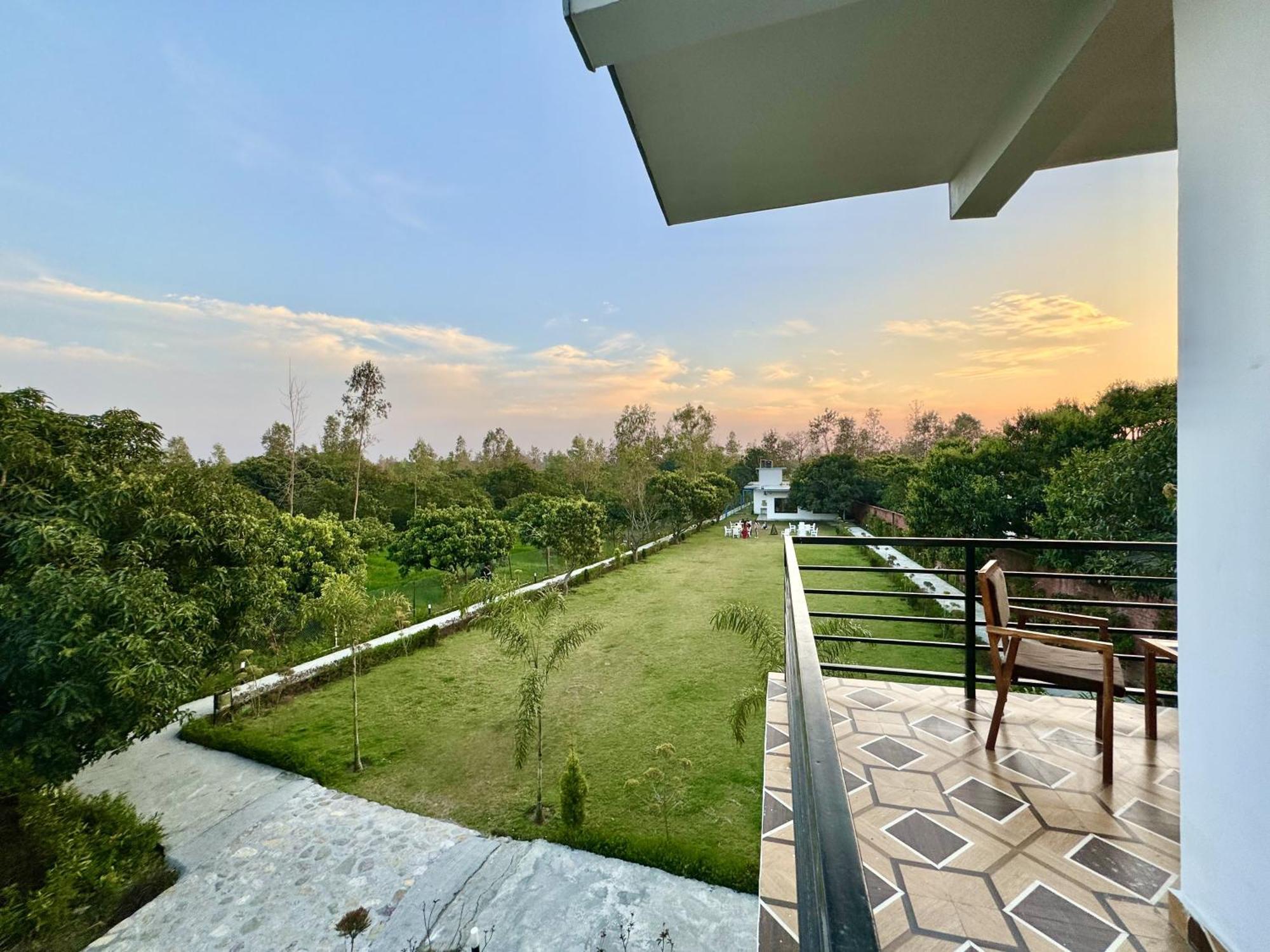 The White Oak Corbett Spa & Resort 兰纳加 外观 照片