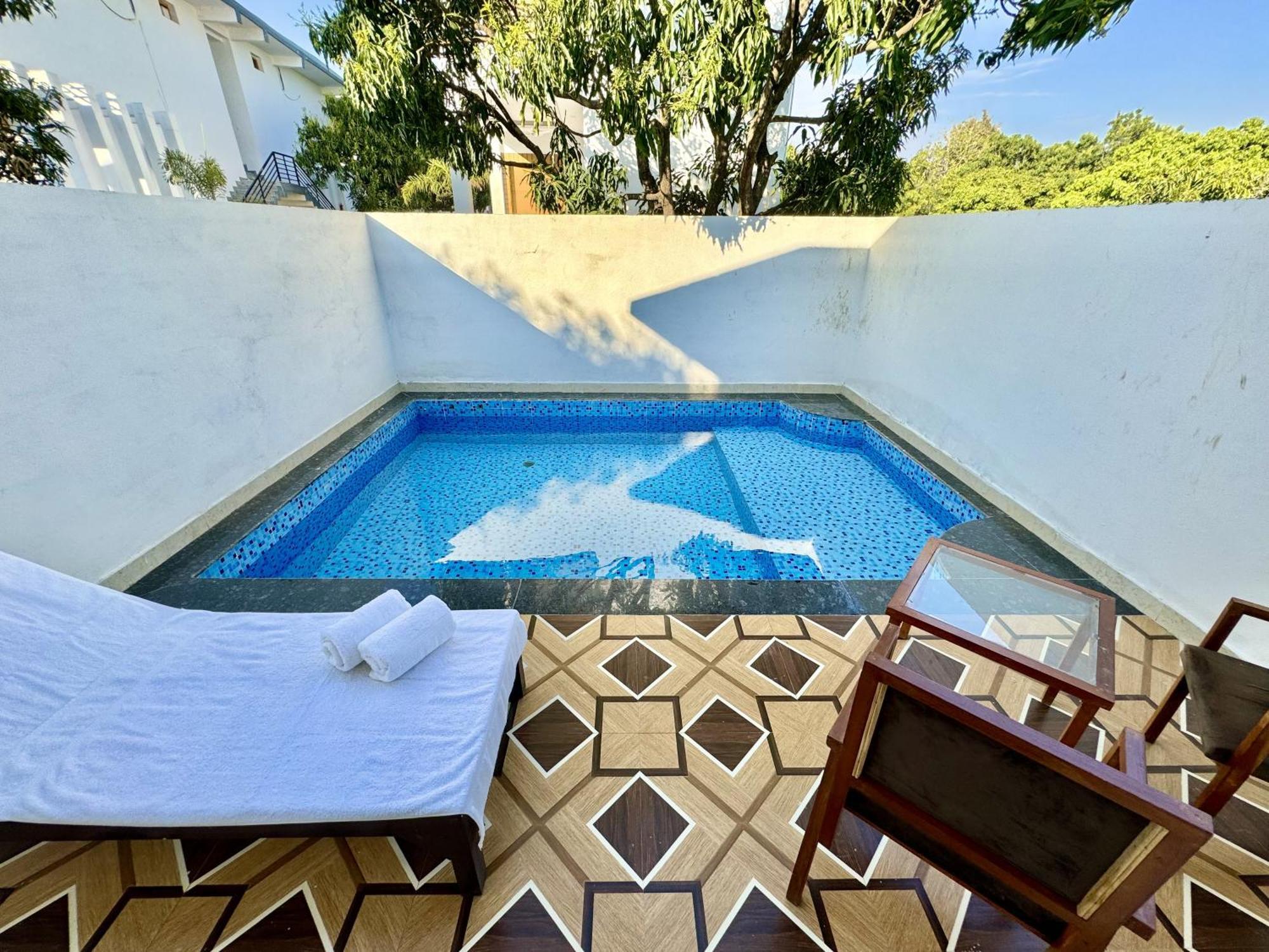 The White Oak Corbett Spa & Resort 兰纳加 外观 照片