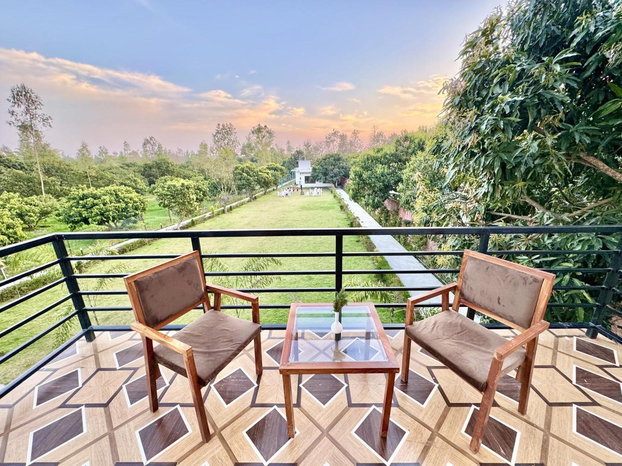 The White Oak Corbett Spa & Resort 兰纳加 外观 照片