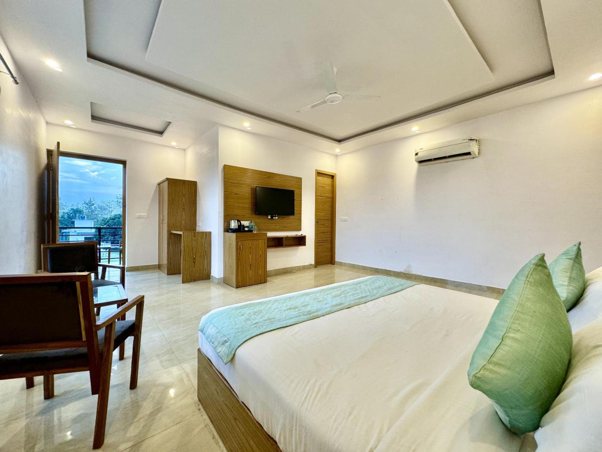 The White Oak Corbett Spa & Resort 兰纳加 外观 照片