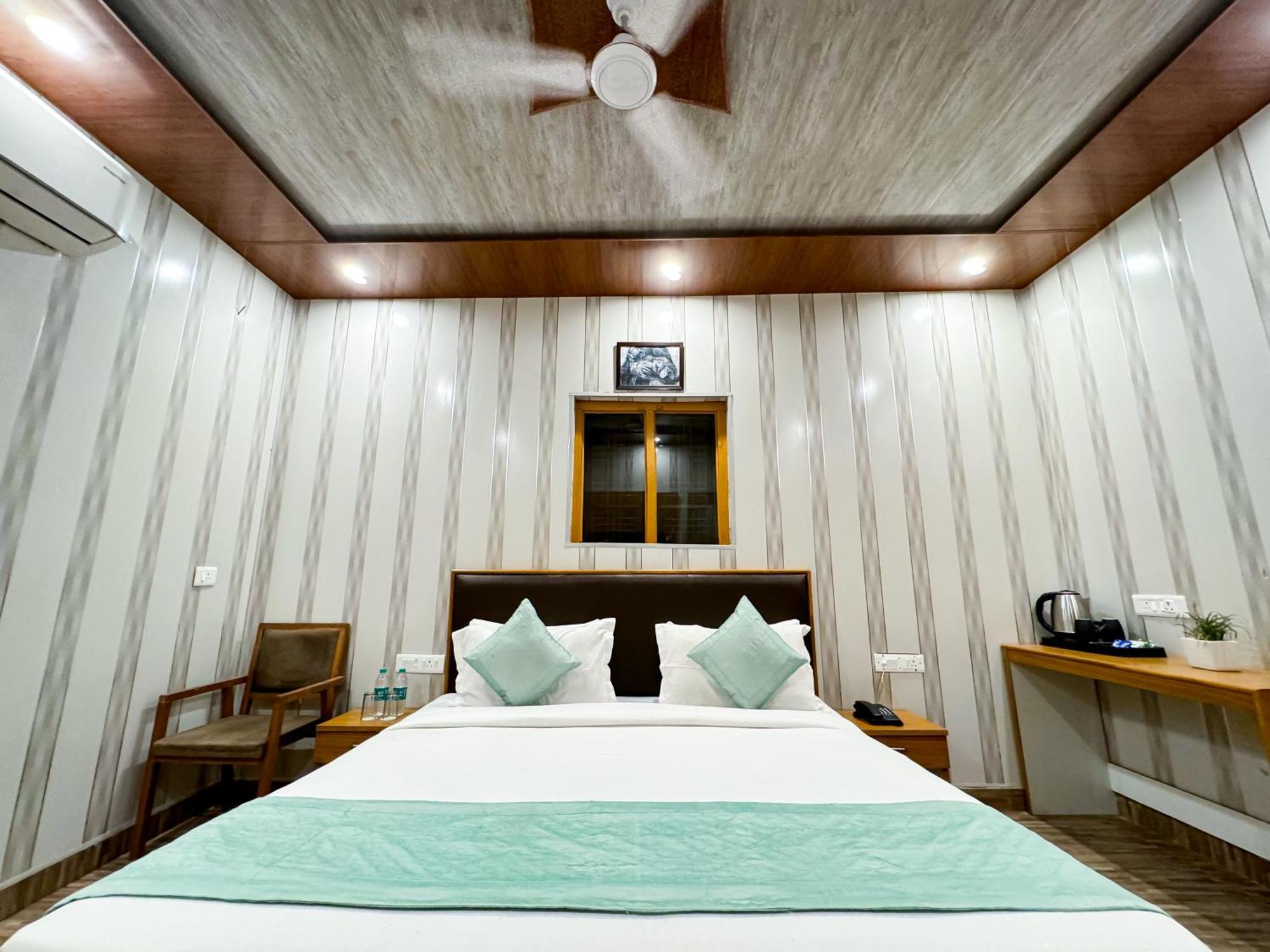 The White Oak Corbett Spa & Resort 兰纳加 外观 照片