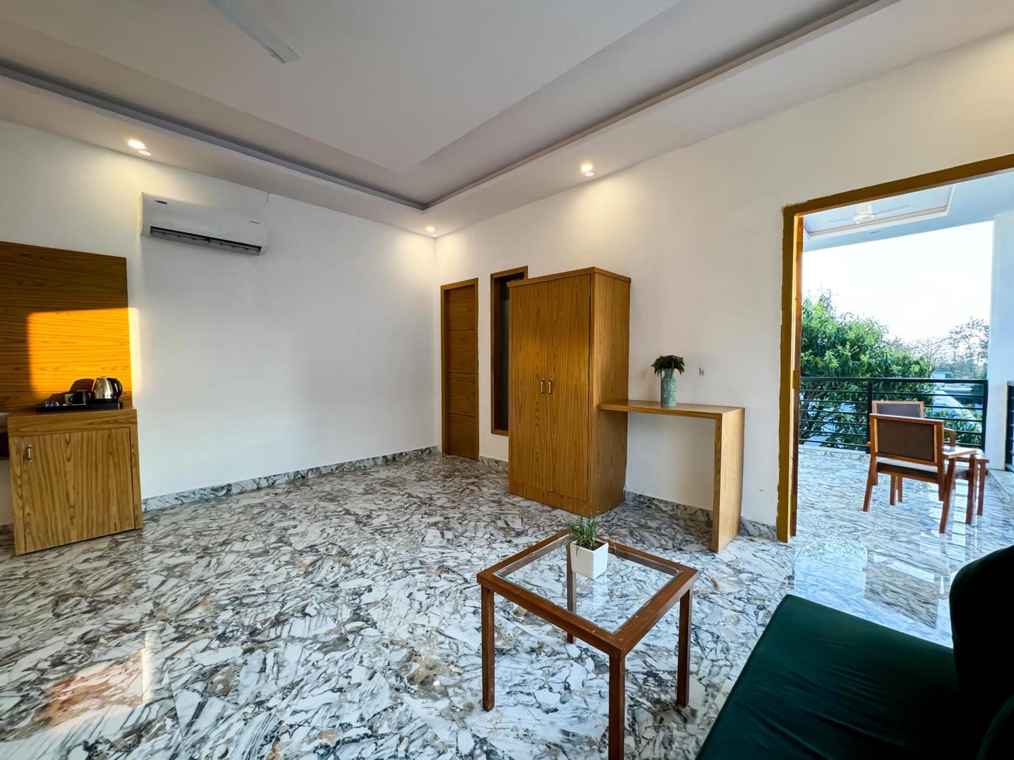 The White Oak Corbett Spa & Resort 兰纳加 外观 照片