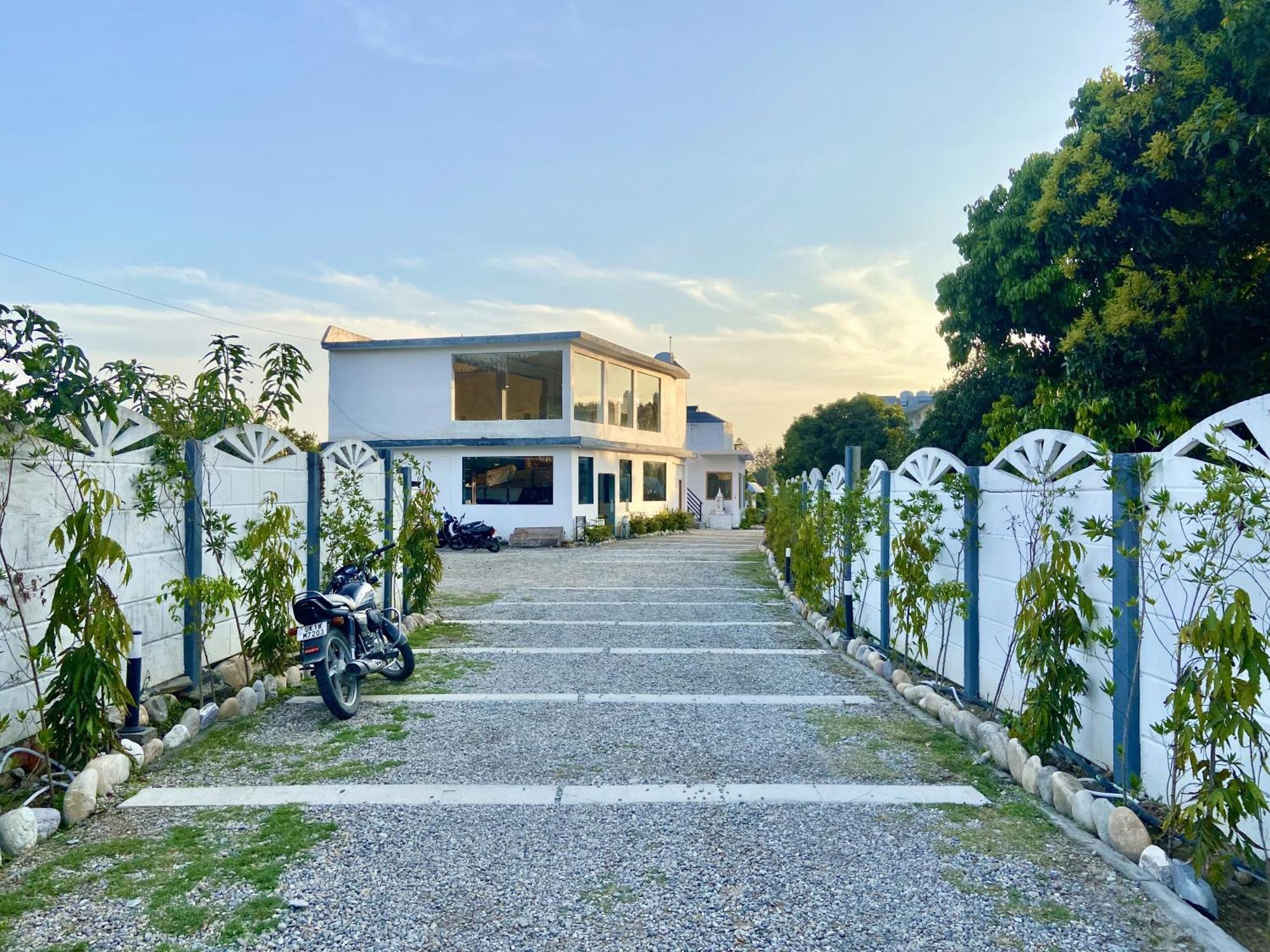 The White Oak Corbett Spa & Resort 兰纳加 外观 照片