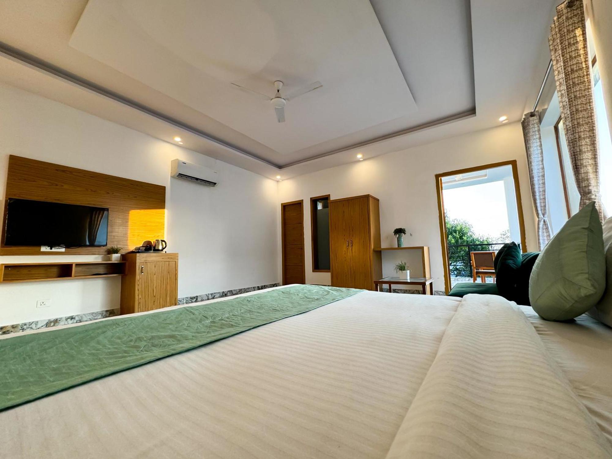 The White Oak Corbett Spa & Resort 兰纳加 外观 照片