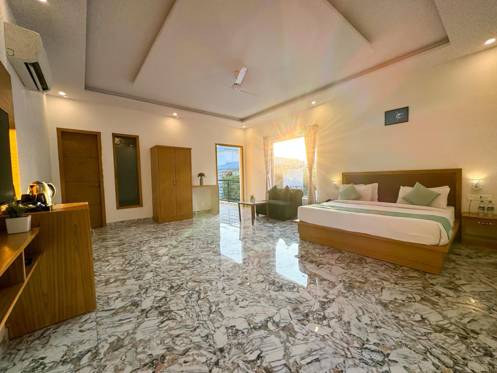 The White Oak Corbett Spa & Resort 兰纳加 外观 照片