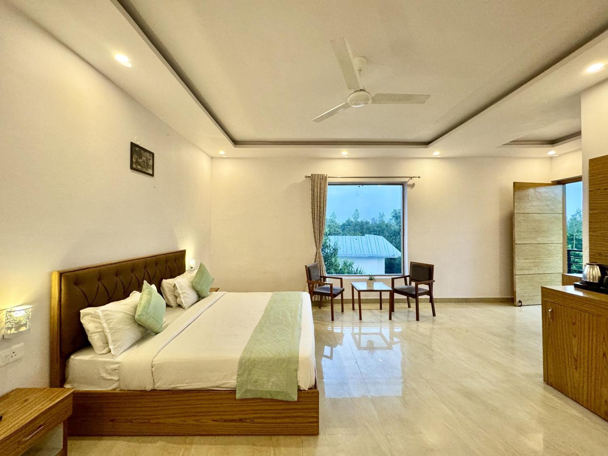 The White Oak Corbett Spa & Resort 兰纳加 外观 照片