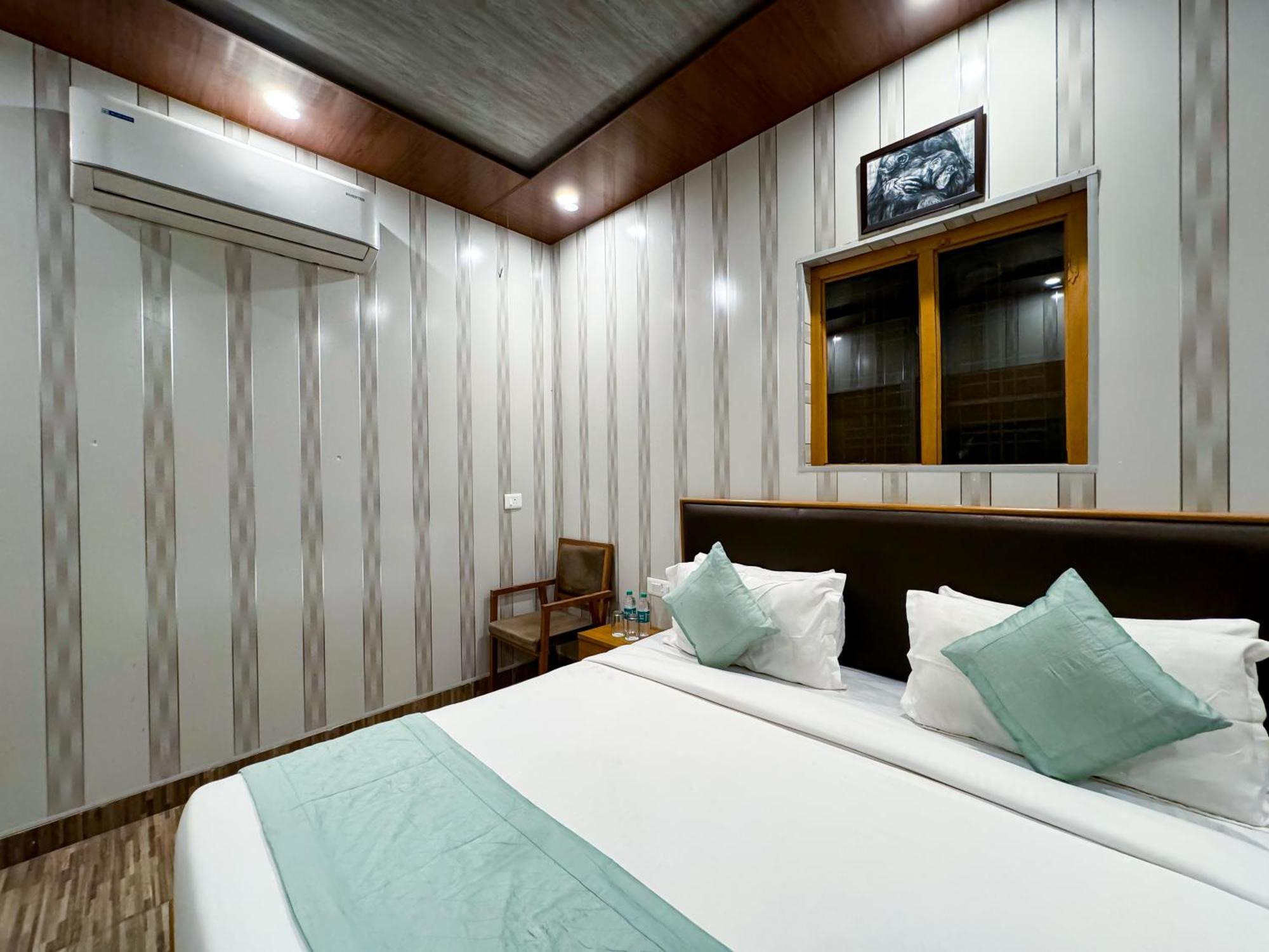 The White Oak Corbett Spa & Resort 兰纳加 外观 照片