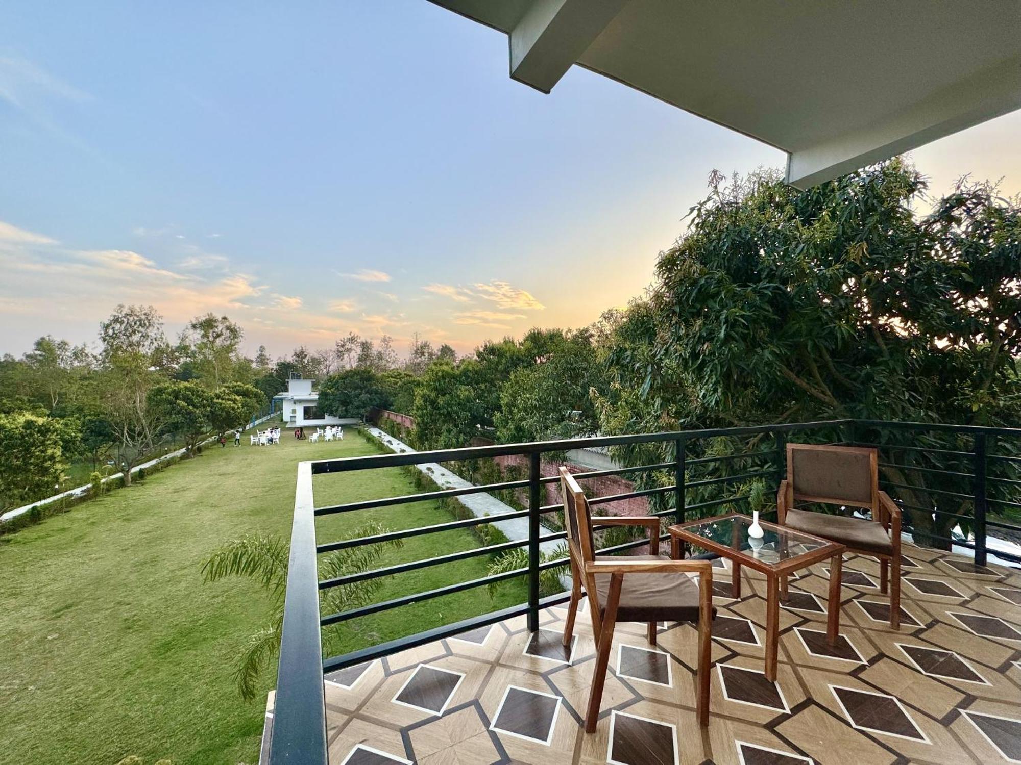 The White Oak Corbett Spa & Resort 兰纳加 外观 照片
