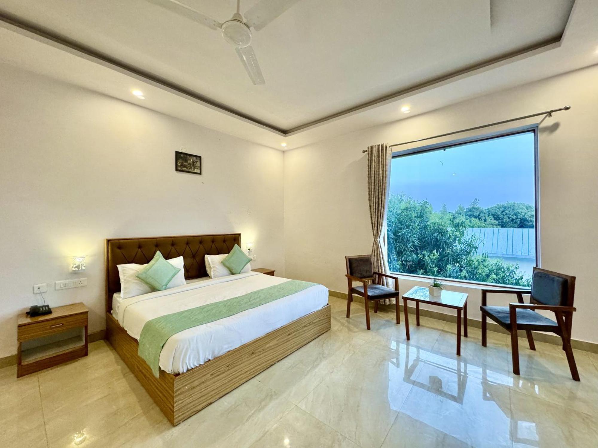 The White Oak Corbett Spa & Resort 兰纳加 外观 照片