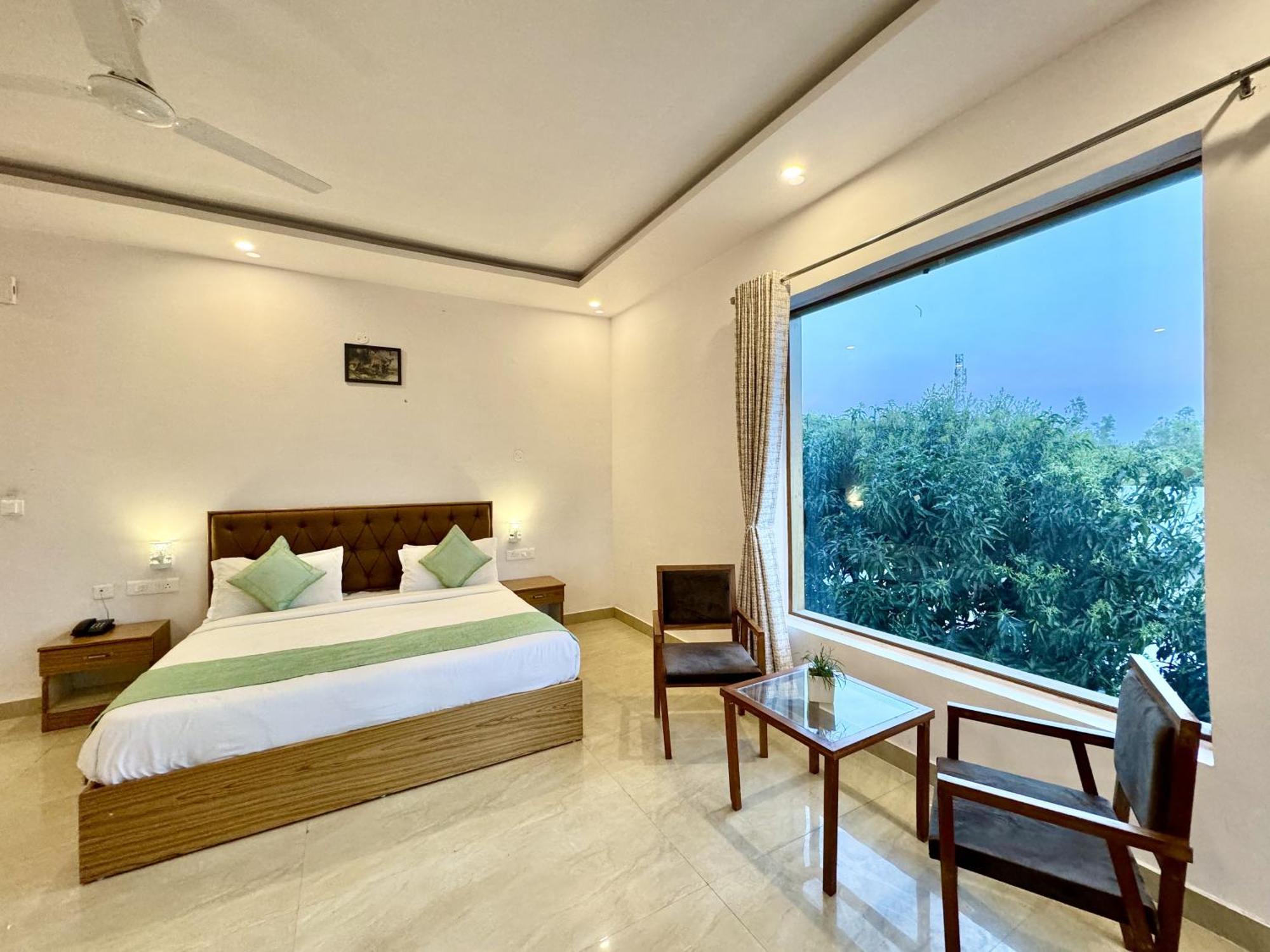 The White Oak Corbett Spa & Resort 兰纳加 外观 照片