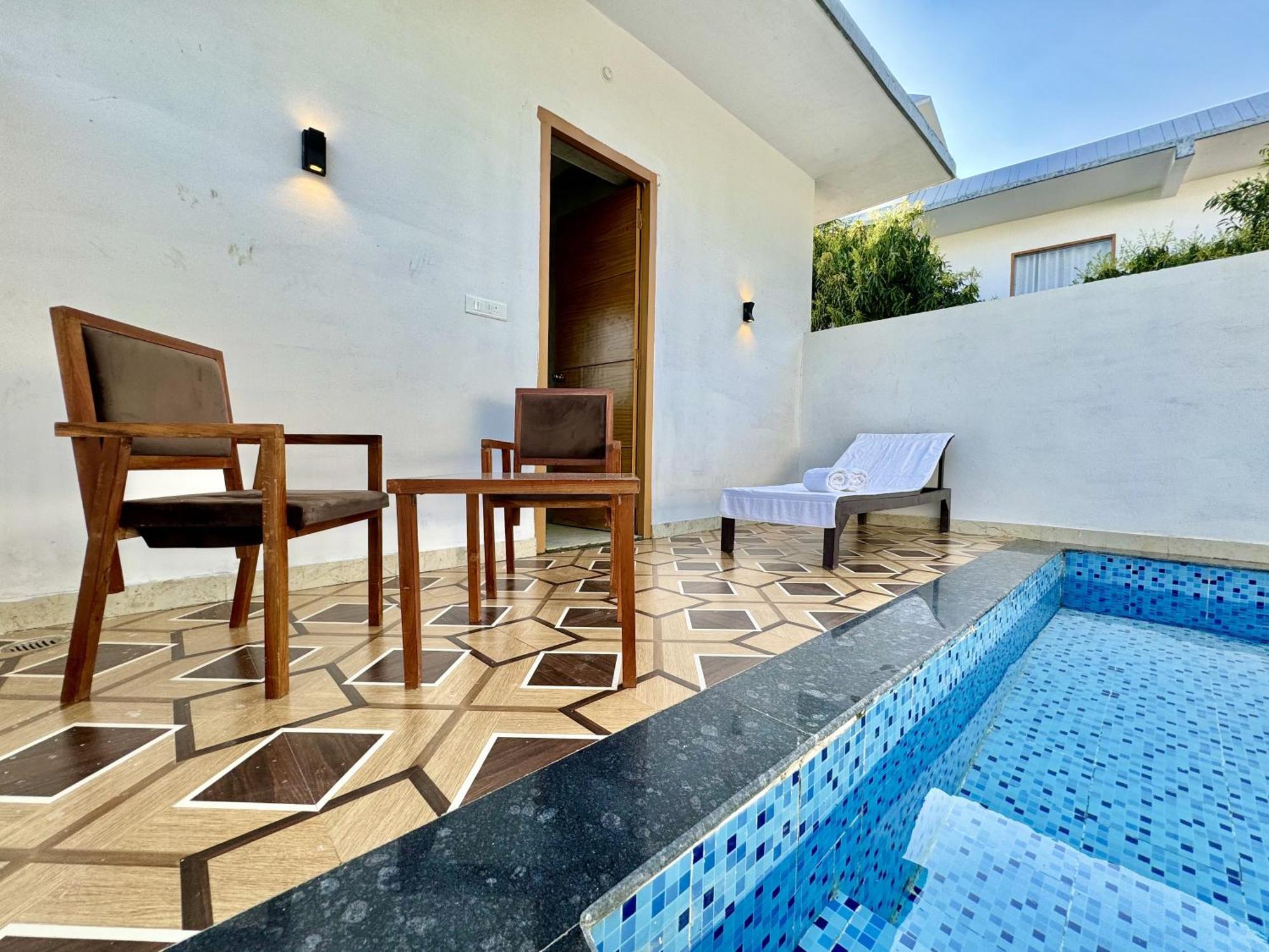 The White Oak Corbett Spa & Resort 兰纳加 外观 照片