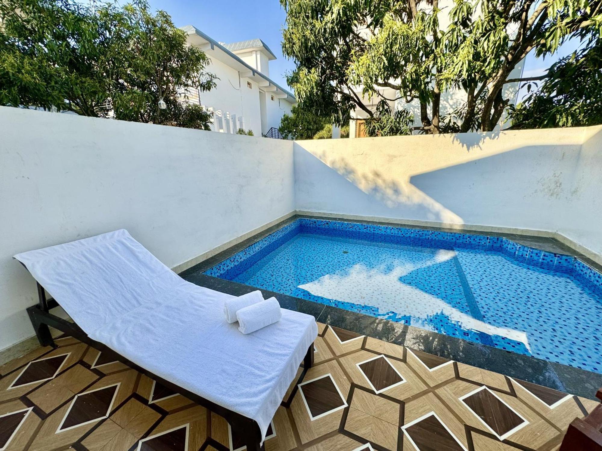 The White Oak Corbett Spa & Resort 兰纳加 外观 照片